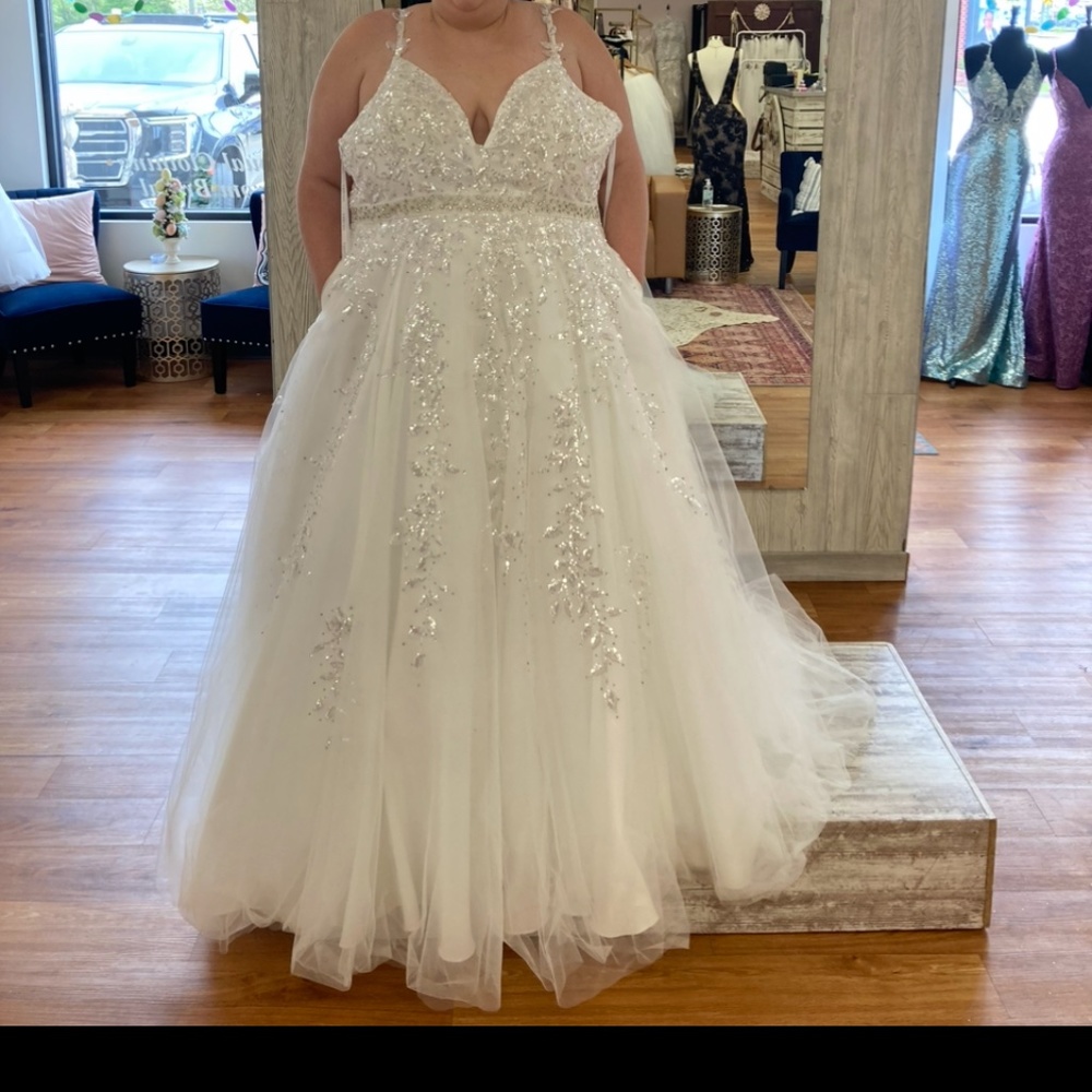 Allure Bridal Size 22W wedding dress - Picture 1 of 4